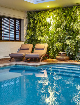 Hoteli z notranjim bazenom